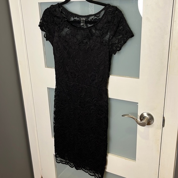 Beautiful black lace dress - Picture 1 of 4